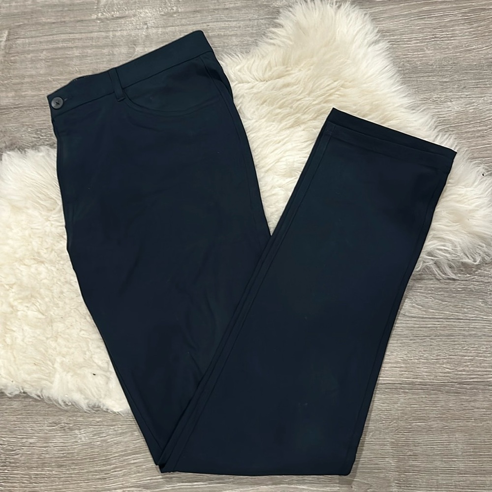 Men’s VUORI slacks